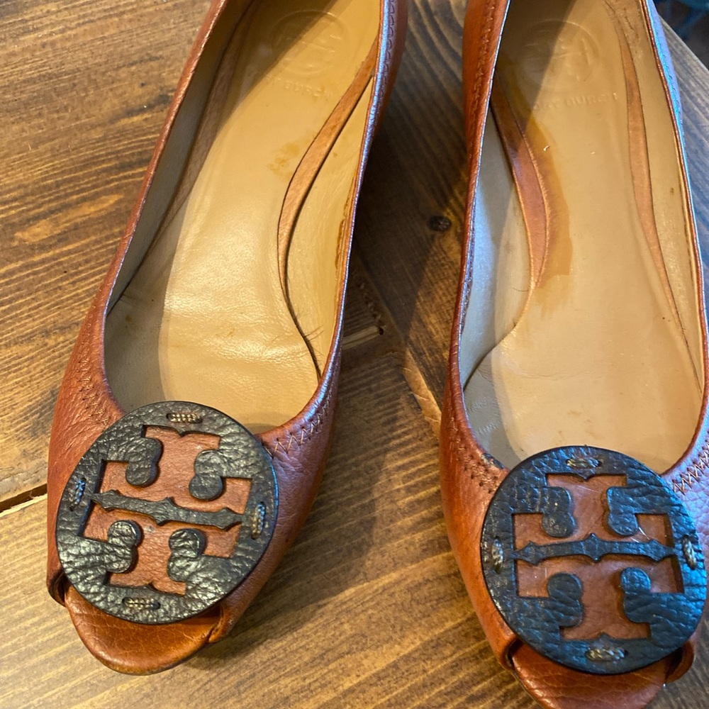 Tory Burch open toed leather wedges